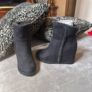 Shoe Dazzle Black Winter Rain Boots with Furry Lining